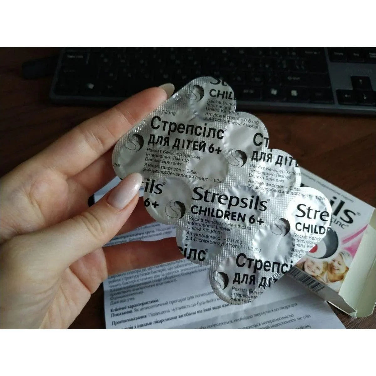 Reckitt - Strepsils Strawberry 24 Tabs - GOLDFARMACI