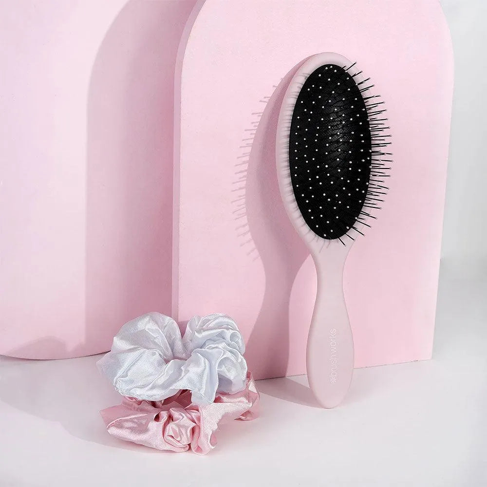 Brushworks - Detangling Brush & Satin Scrunchies - GOLDFARMACI