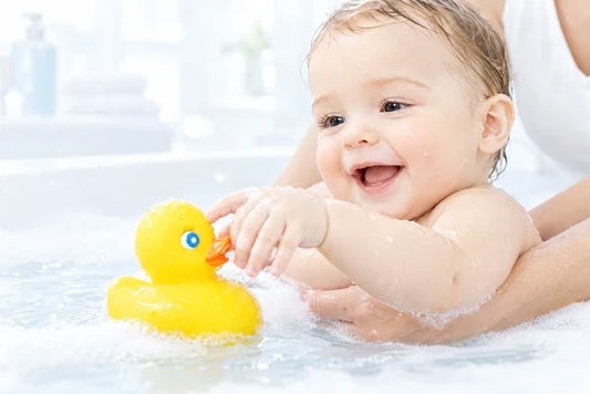 Baby first bath guide - GoldFarmaci Mamy & Baby