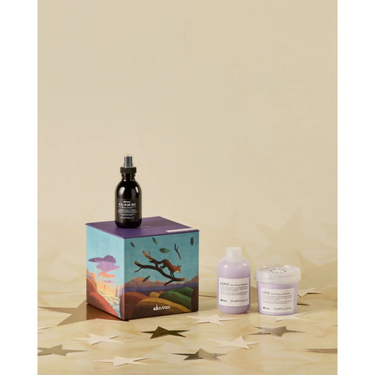 Davines colourful Mediterranean scrub set with shampoo, conditioner, and oil on decorative stars