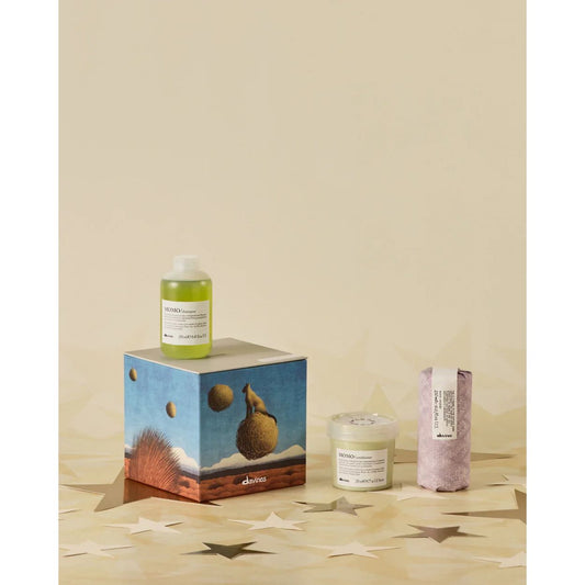 Davines Enchanting Prairie Set featuring MOMO shampoo, conditioner, and soap on star-patterned surface, Goldfarmaci Albania
