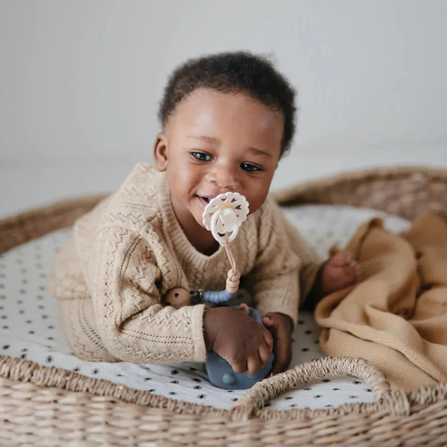 Frigg - Baby’s First pacifier Floral heart (Cream) 0-6 months - GOLDFARMACI