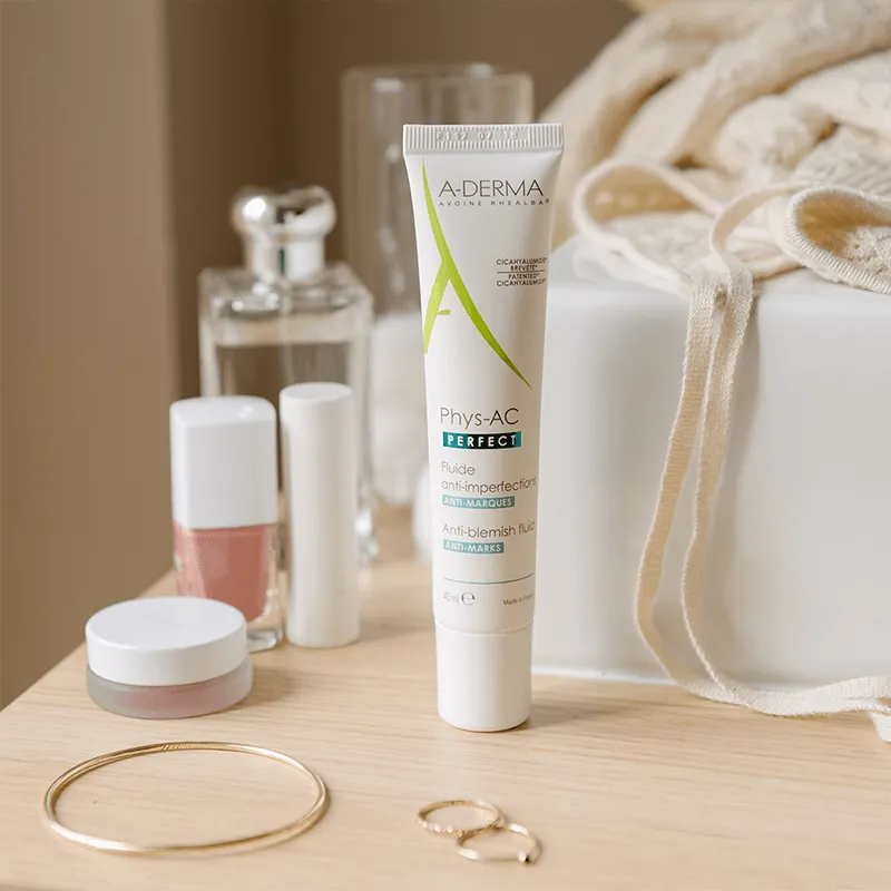 A-Derma - Phys-AC Perfect Fluid Anti-Marks - GOLDFARMACI